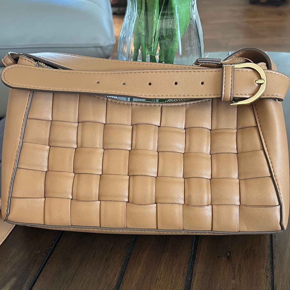 Sophisticated Tan Quilted Shoulder Bag
